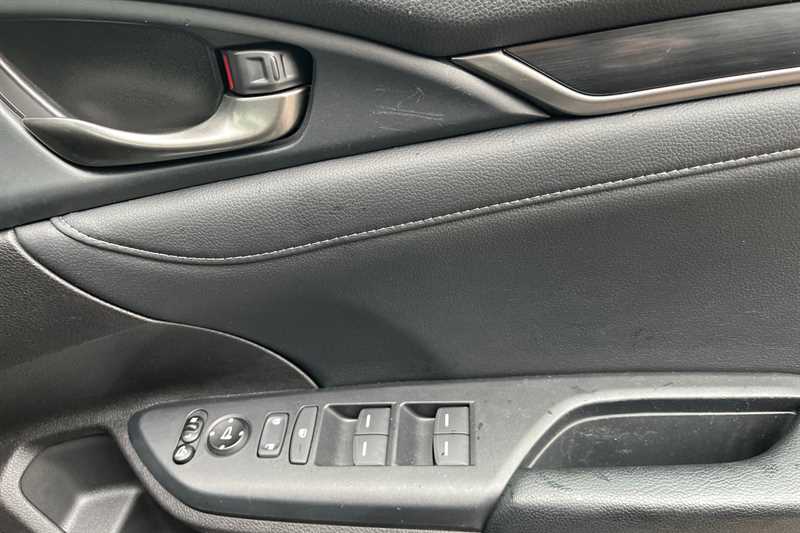 Used Honda Civic 2020 for sale - 76140500: Photo 18
