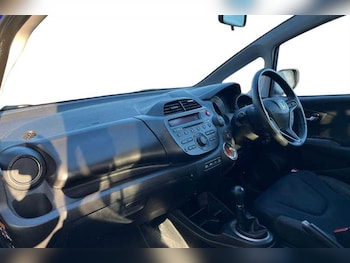 Used Honda Jazz 2015 for sale - 77010702: Photo