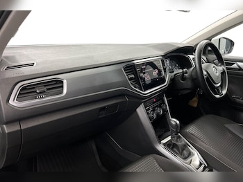 Used Volkswagen T-Roc 2021 for sale - 75707316: Photo