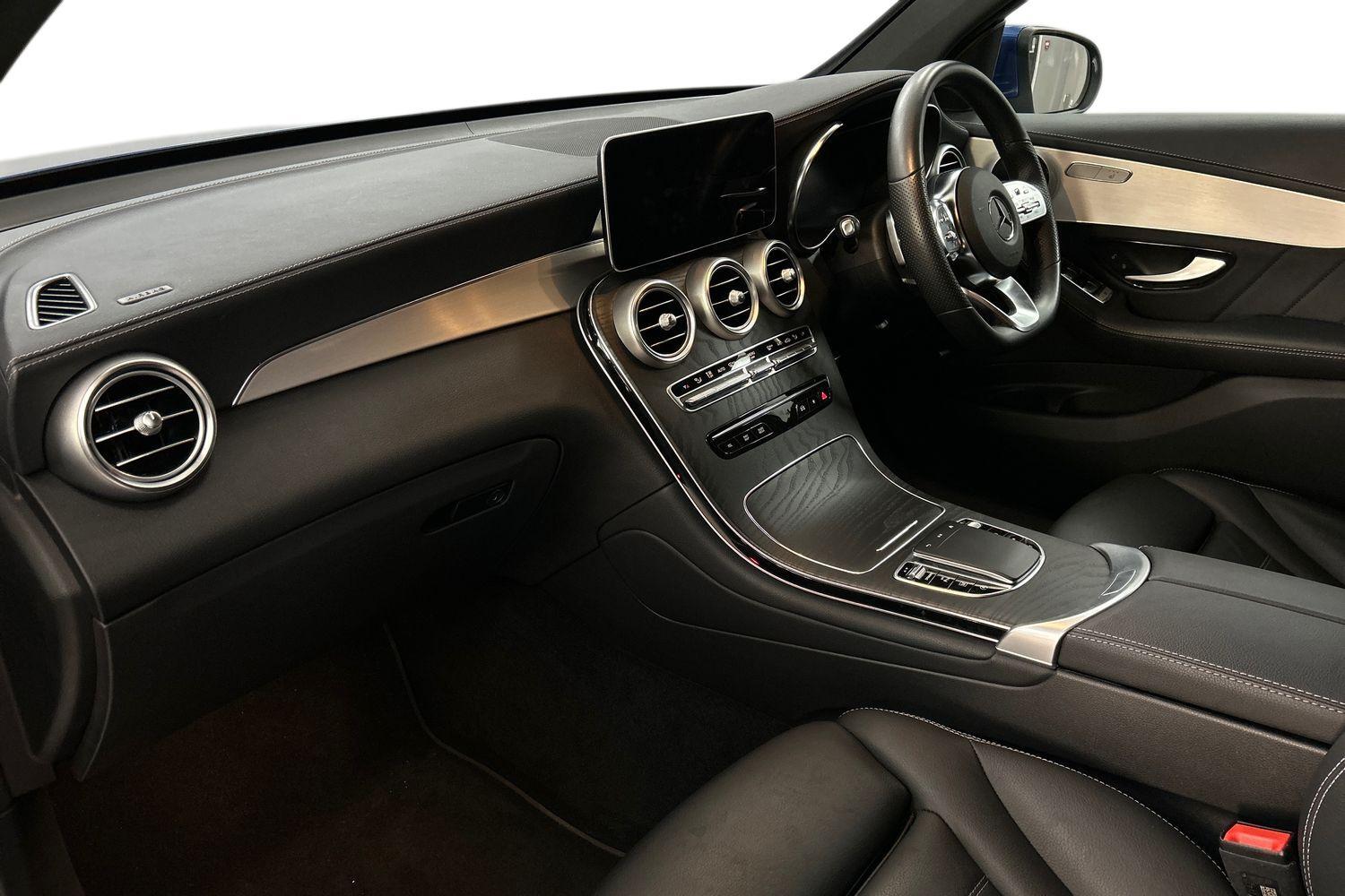 Used Mercedes-Benz GLC 2022 for sale - 75940602: Photo 2