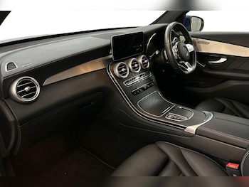 Used Mercedes-Benz GLC 2022 for sale - 75940602: Photo 2