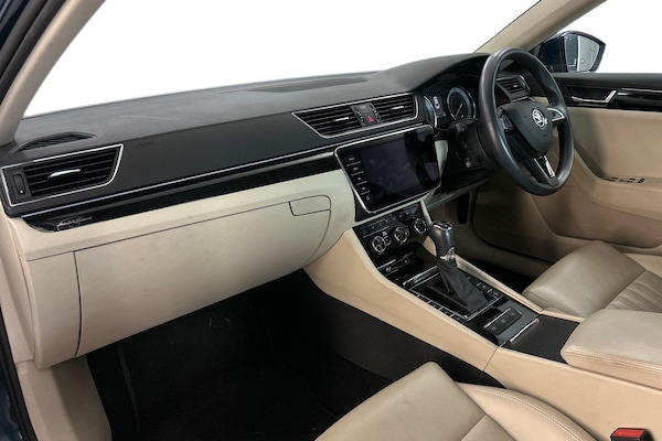 Used Skoda Superb 2018 for sale - 76200011: Photo 2