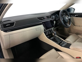 Used Skoda Superb 2018 for sale - 76200011: Photo 2