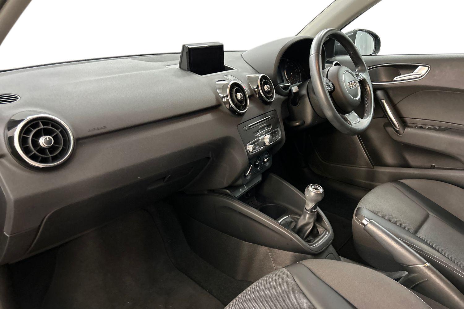Used Audi A1 2015 for sale - 76032572: Photo 2