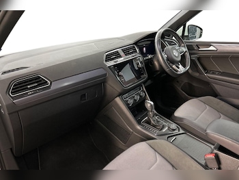 Used Volkswagen Tiguan 2018 for sale - 76200089: Photo 2