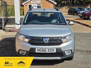 Used Dacia Sandero Stepway 2017 for sale - 79453384: Photo