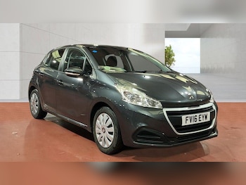 Used Peugeot 208 2016 for sale - 79553629: Photo