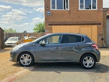 Used Peugeot 208 2014 for sale - 79412529: Photo