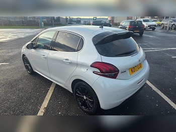 Used Peugeot 208 2017 for sale - 77179358: Photo