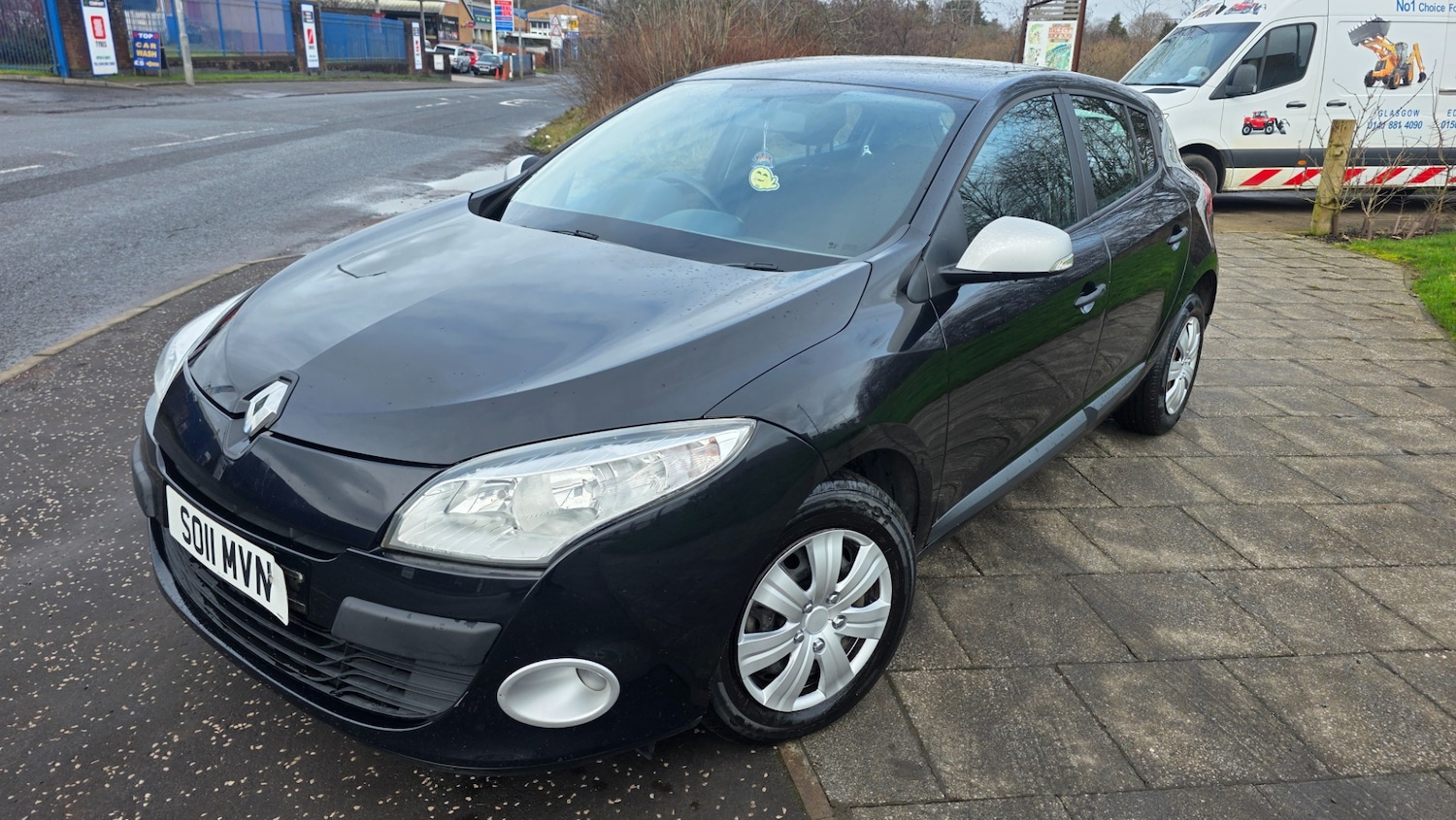 Used Renault Megane 2011 for sale - 77661873: Photo 2