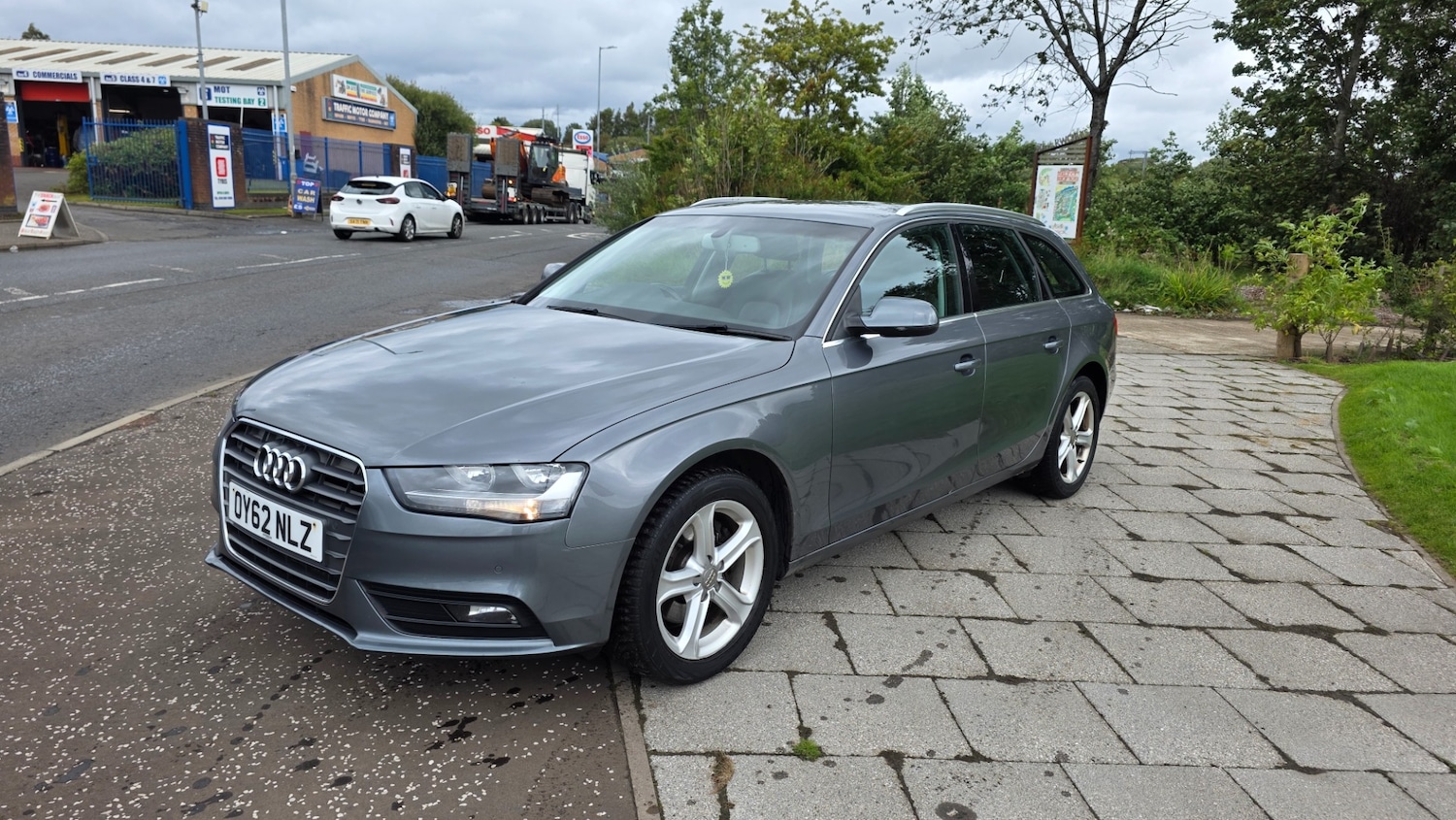 Used Audi A4 2013 for sale - 76180803: Photo 2