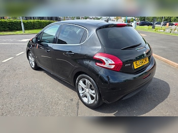Used Peugeot 208 2015 for sale - 79261257: Photo