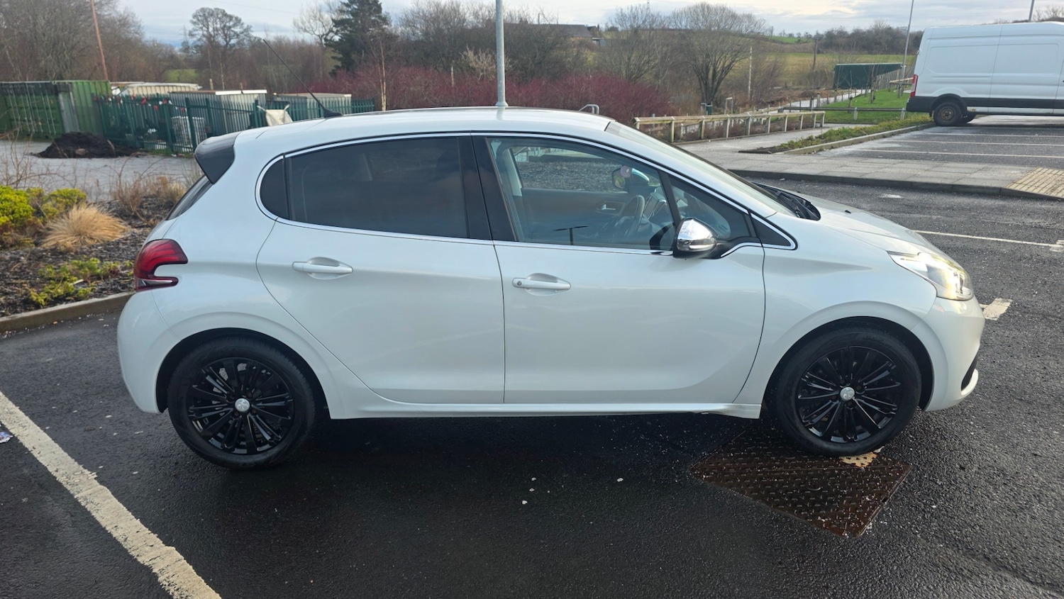 Used Peugeot 208 2017 for sale - 77206817: Photo 6