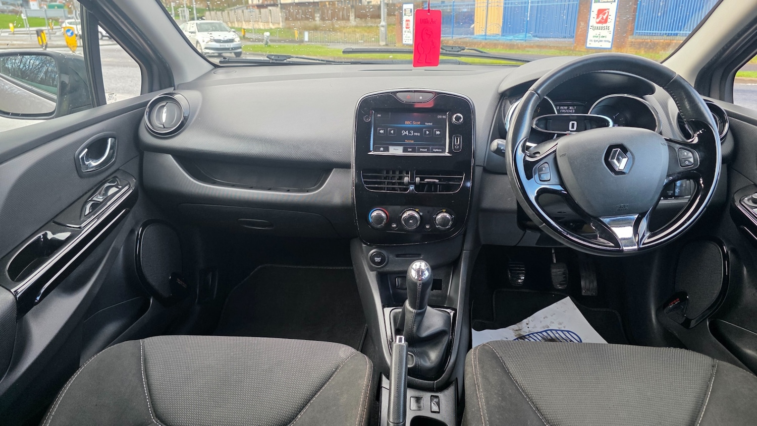 Used Renault Clio 2015 for sale - 77902035: Photo 9