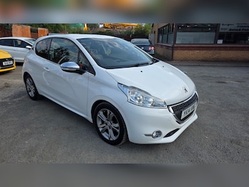 Used Peugeot 208 2014 for sale - 75615659: Photo