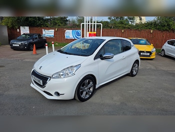 Used Peugeot 208 2014 for sale - 75615659: Photo