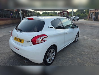 Used Peugeot 208 2014 for sale - 75615659: Photo