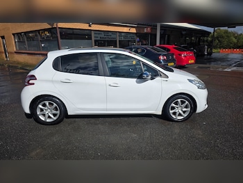 Used Peugeot 208 2015 for sale - 75971085: Photo