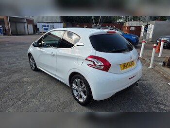 Used Peugeot 208 2014 for sale - 75639010: Photo