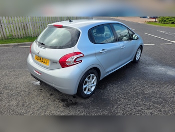 Used Peugeot 208 2014 for sale - 78564131: Photo