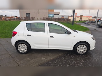 Used Dacia Sandero 2013 for sale - 76945337: Photo