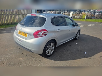 Used Peugeot 208 2015 for sale - 78379391: Photo