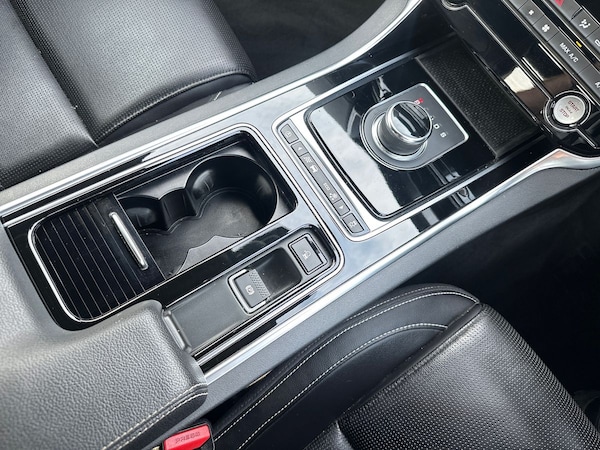 Used Jaguar XE 2018 for sale - 76057435: Photo 26