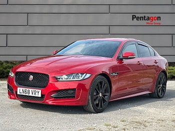 Used Jaguar XE 2018 for sale - 76057435: Photo 3