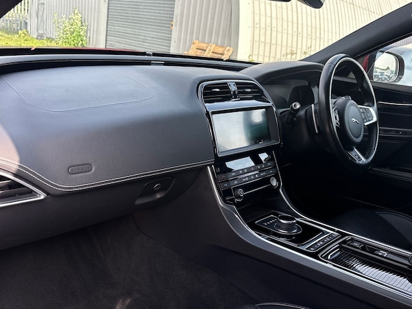 Used Jaguar XE 2018 for sale - 76057435: Photo 8