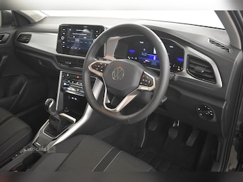 Used Volkswagen T-Roc 2025 for sale - 76803132: Photo