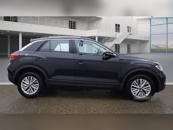 Used Volkswagen T-Roc 2023 for sale - 76840070: Photo