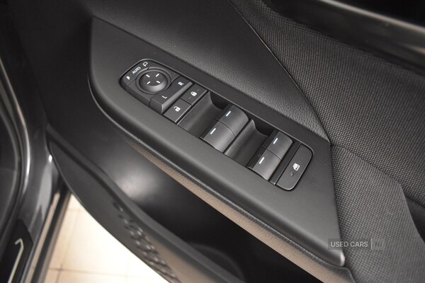 Used Toyota C-HR 2025 for sale - 76308400: Photo 27