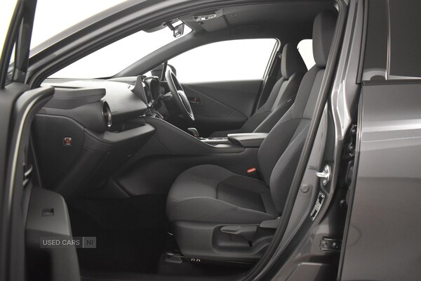 Used Toyota C-HR 2025 for sale - 76308400: Photo 29