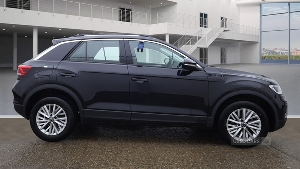 Used Volkswagen T-Roc 2023 for sale - 76936819: Photo 2