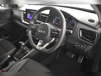 Used Kia Stonic 2022 for sale - 76551444: Photo