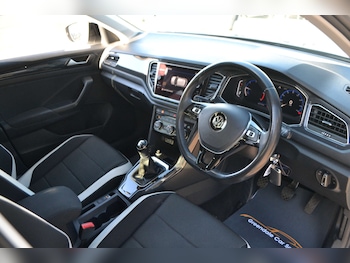 Used Volkswagen T-Roc 2018 for sale - 77984214: Photo