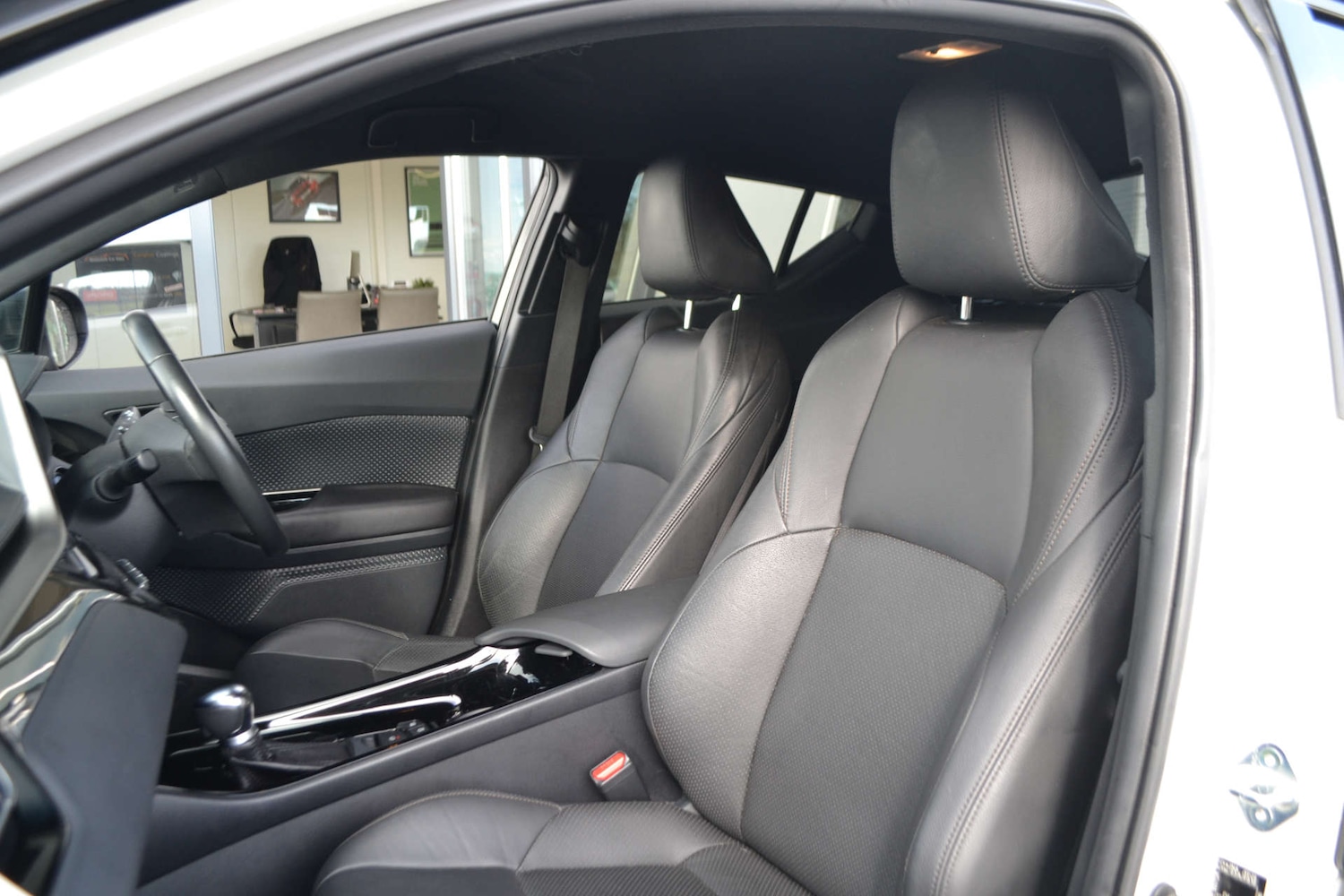 Used Toyota C-HR 2018 for sale - 77991971: Photo 28