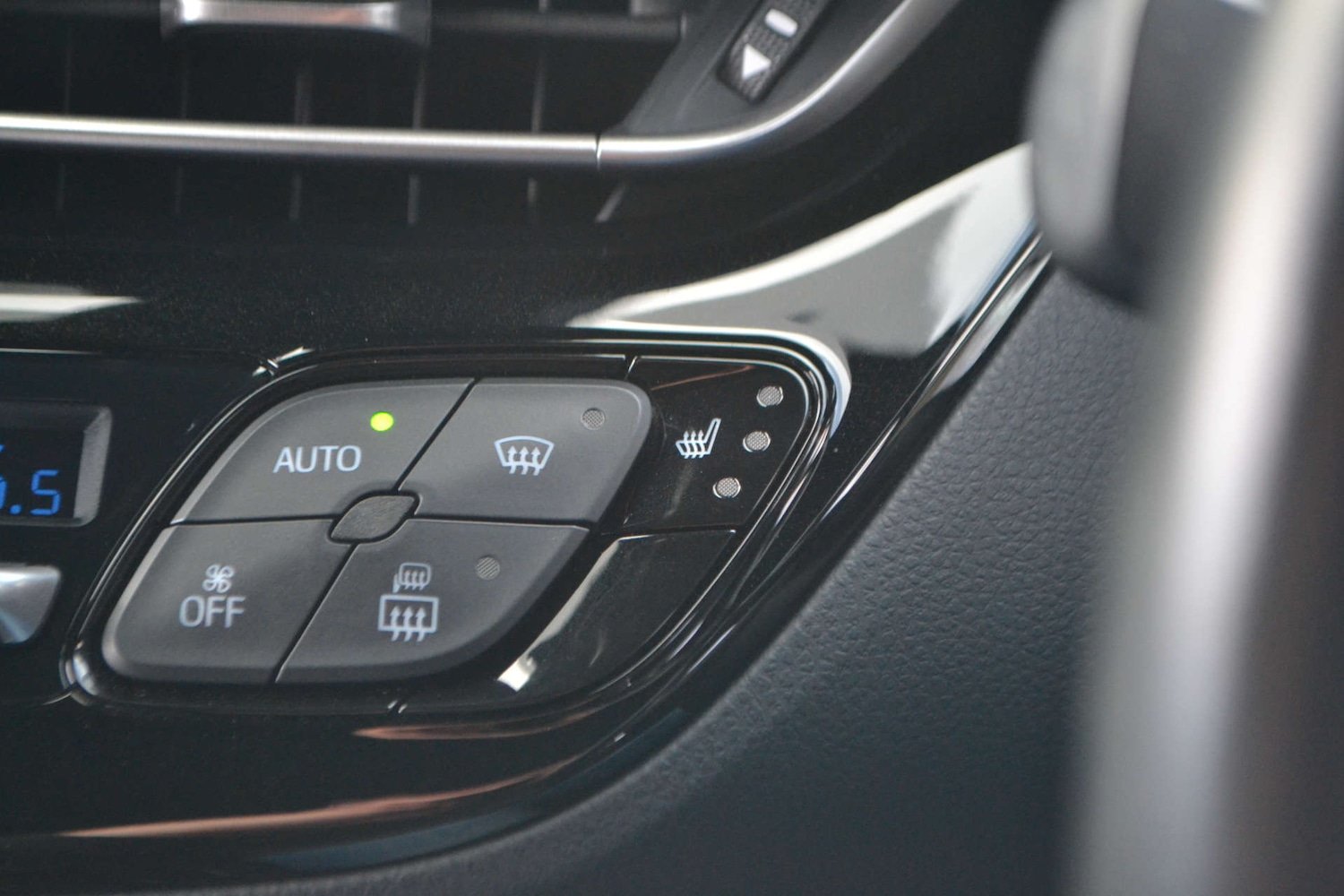 Used Toyota C-HR 2018 for sale - 77991971: Photo 45