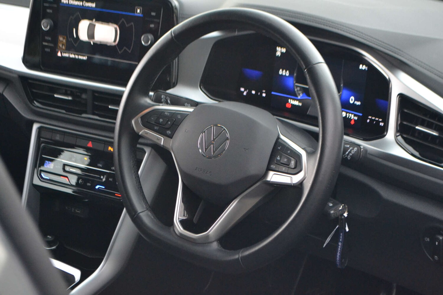 Used Volkswagen T-Roc 2023 for sale - 77916441: Photo 33