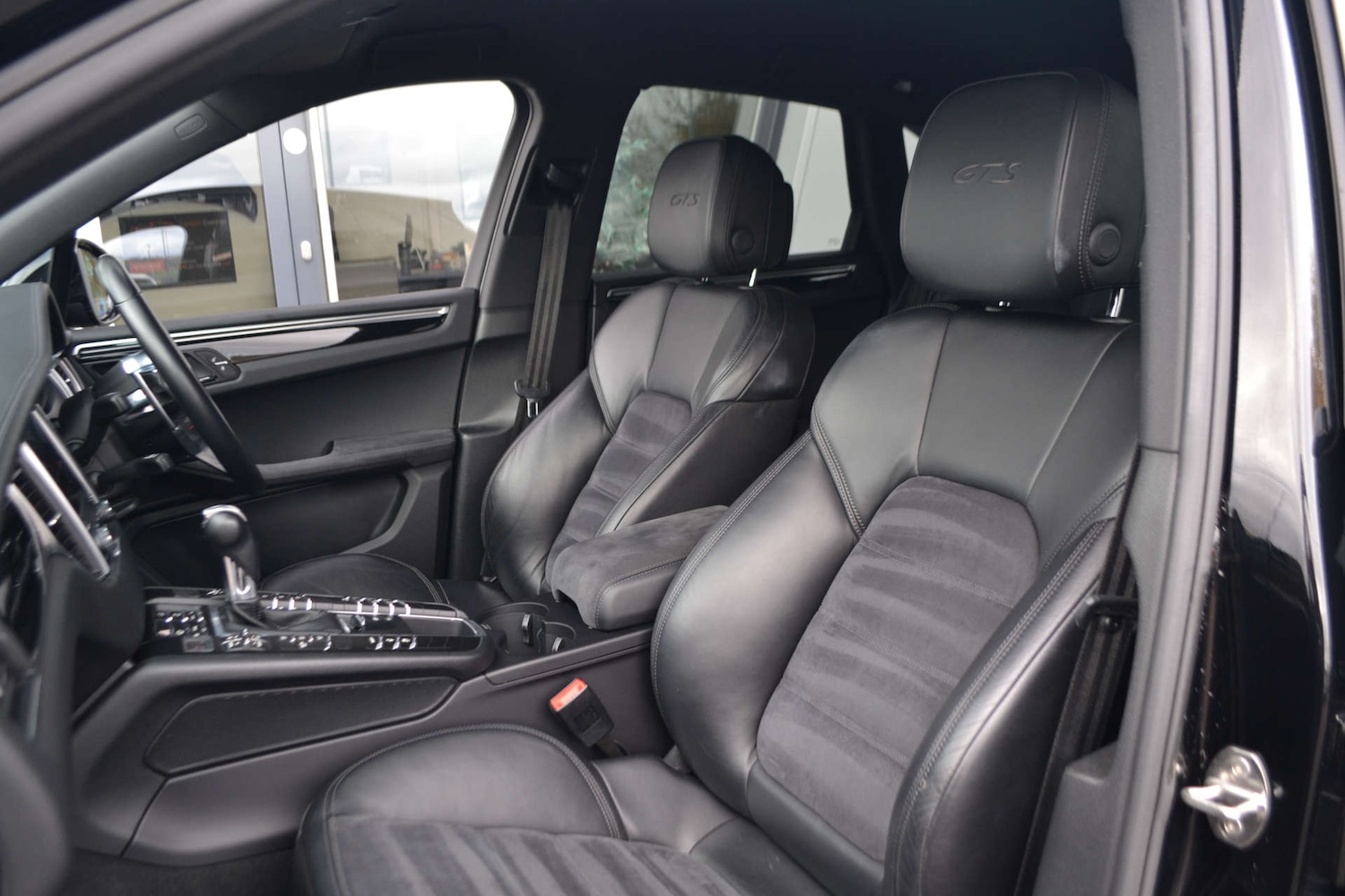 Used Porsche Macan 2017 for sale - 76614761: Photo 43