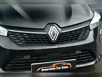 Used Renault Clio 2024 for sale - 77035658: Photo