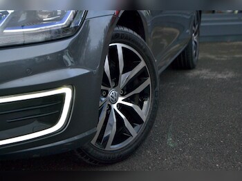 Used Volkswagen Golf 2020 for sale - 77129054: Photo