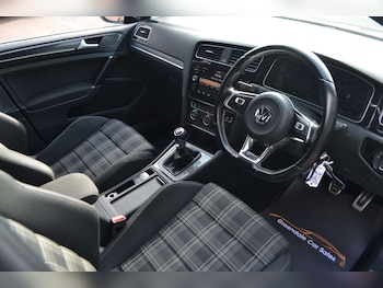 Used Volkswagen Golf 2017 for sale - 77720513: Photo