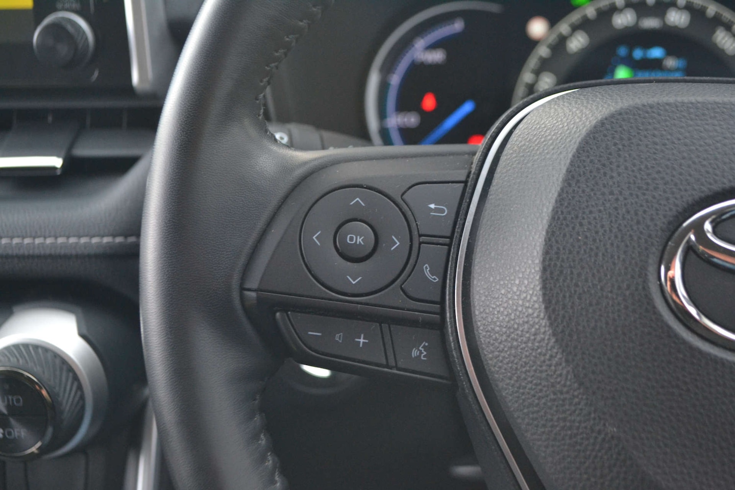 Used Toyota RAV4 2021 for sale - 76618170: Photo 40