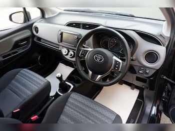 Used Toyota Yaris 2017 for sale - 79674404: Photo