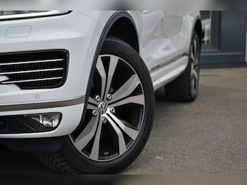 Used Volkswagen Touareg 2015 for sale - 78392627: Photo