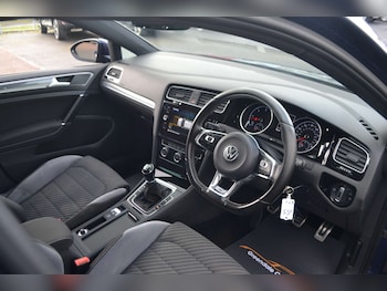 Used Volkswagen Golf 2017 for sale - 77984220: Photo