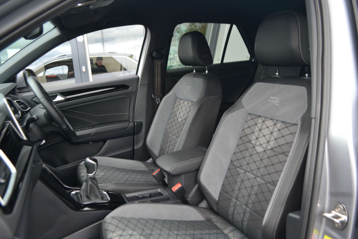 Used Volkswagen T-Roc 2023 for sale - 76614741: Photo 35