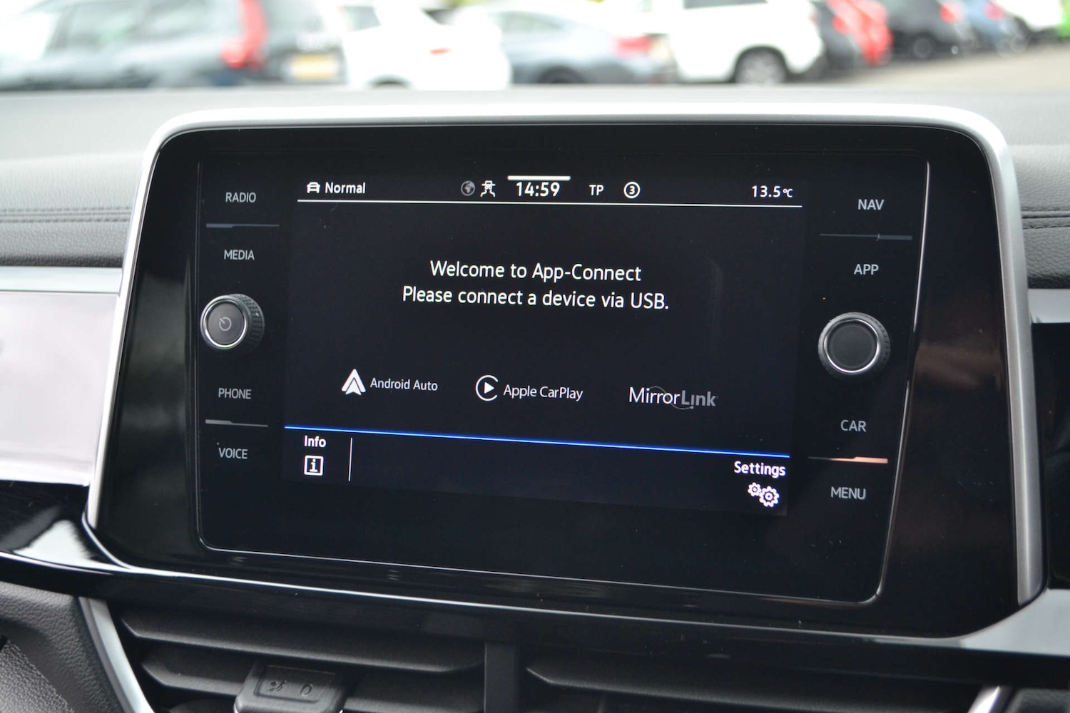 Used Volkswagen T-Roc 2023 for sale - 76614741: Photo 41