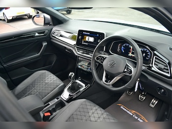 Used Volkswagen T-Roc 2023 for sale - 76614741: Photo